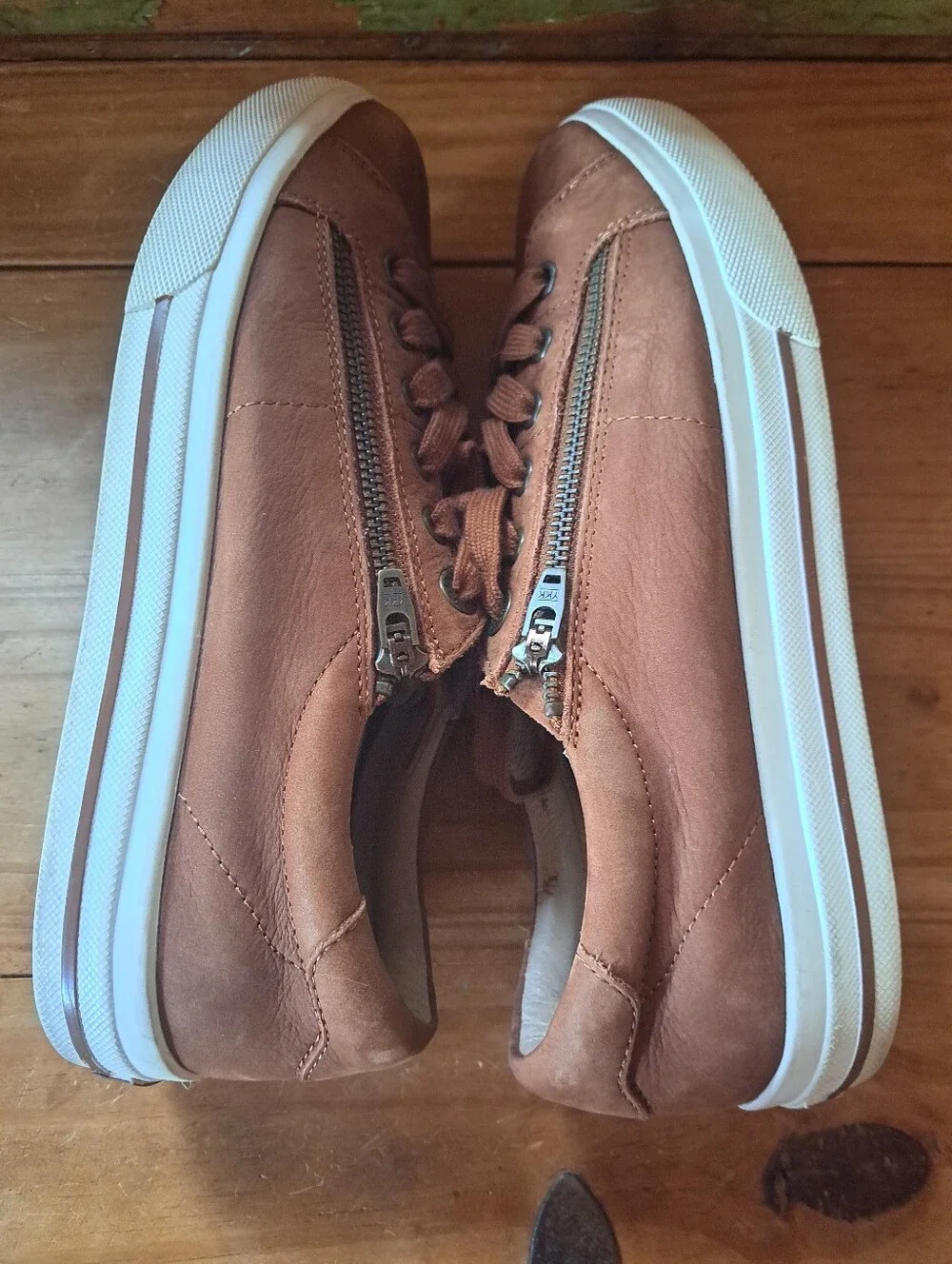 Taos Z Soul Lux Sneakers Women Size 9.5 Soft Brown Leather Side Zip Comfort Shoe